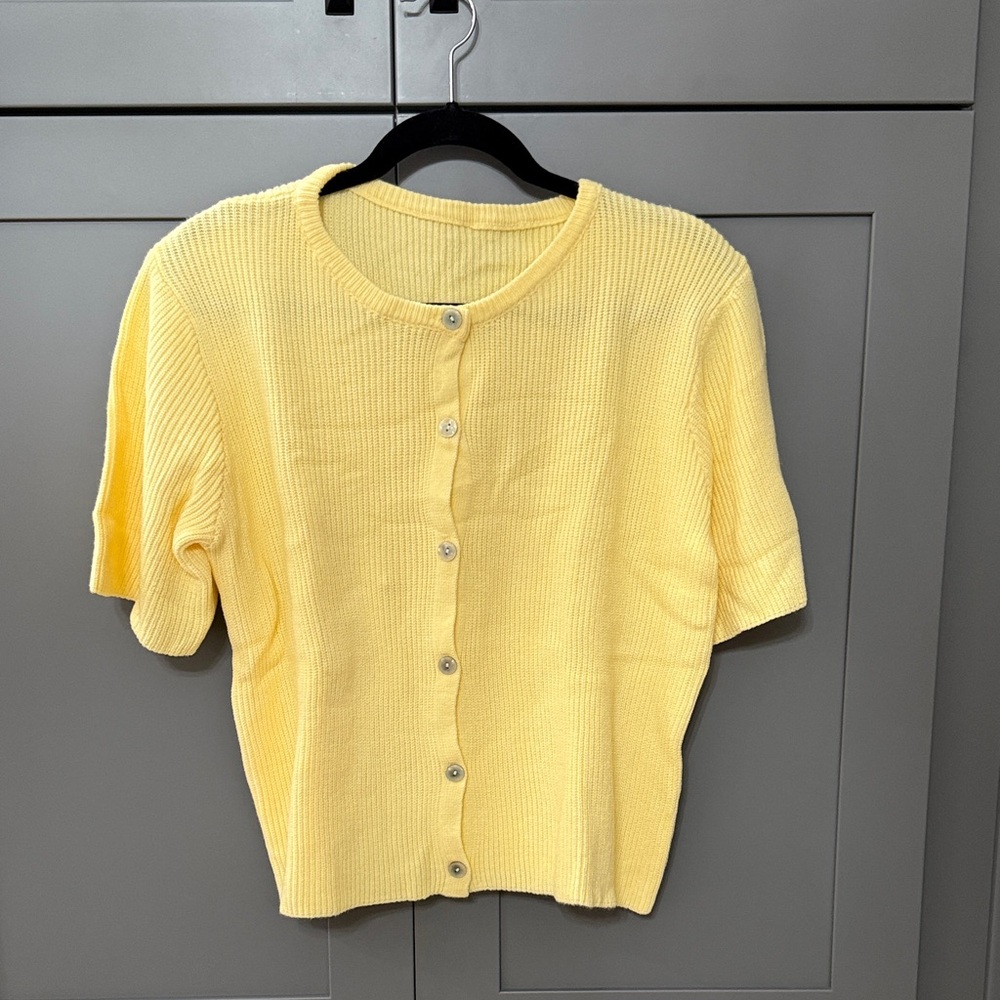 Women’s Sz L Soft Yellow Ribbed Button Down Sweater